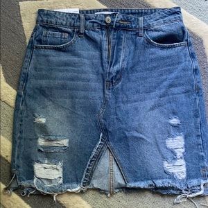 NWT Vervet distresses skirt